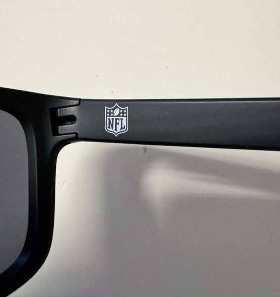 Окуляри сонцезахисні Oakley Holbrook Atlanta Falcons чорні з лінзами  Prizm Black 00097-1 фото