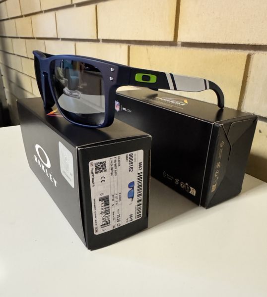 Окуляри сонцезахисні Oakley Holbrook Seattle Seahawks чорні з лінзами  Prizm Black 000972-2 фото