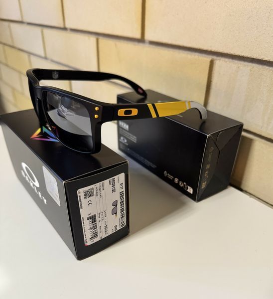 Окуляри сонцезахисні Oakley Holbrook Pittsburgh Steelers чорні з лінзами  Prizm Black 00097-3 фото