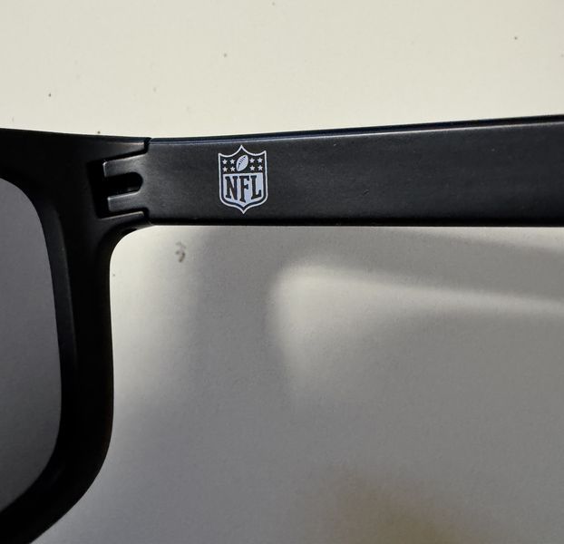Окуляри сонцезахисні Oakley Holbrook Pittsburgh Steelers чорні з лінзами  Prizm Black 00097-3 фото