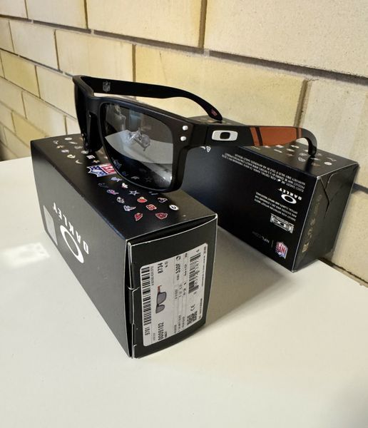 Окуляри сонцезахисні Oakley Holbrook Chicago Bears чорні з лінзами  Prizm Black 00097-5 фото