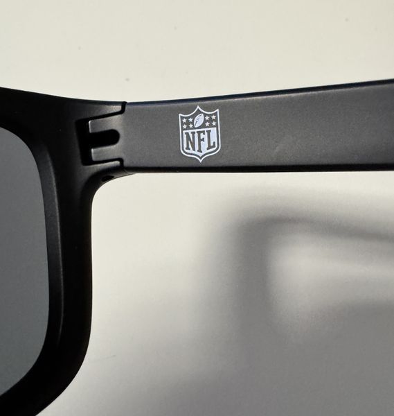 Окуляри сонцезахисні Oakley Holbrook Chicago Bears чорні з лінзами  Prizm Black 00097-5 фото