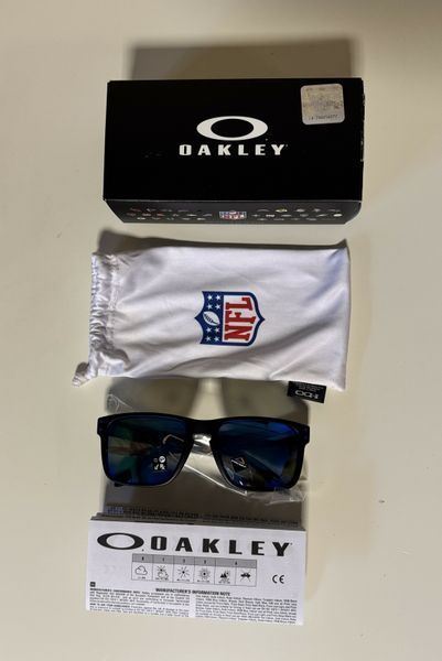 Окуляри сонцезахисні Oakley Holbrook Tennessee Titans, чорні з лінзами Prizm Sapphire Blue 00098-1 фото