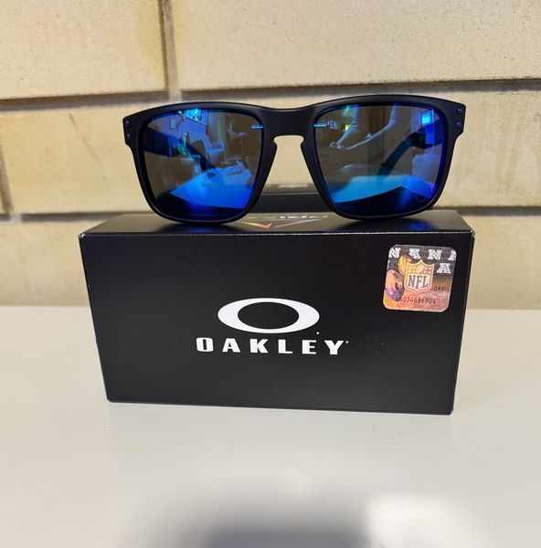 Окуляри сонцезахисні Oakley Holbrook Indianapolis Colts, чорні з лінзами Prizm Sapphire Blue 00098-3 фото