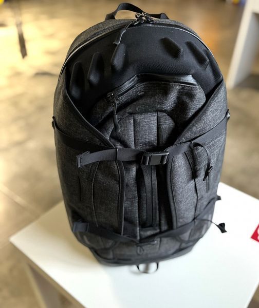 Рюкзак Oakley Aero Pack Blackout 26L Сірий 001641 фото