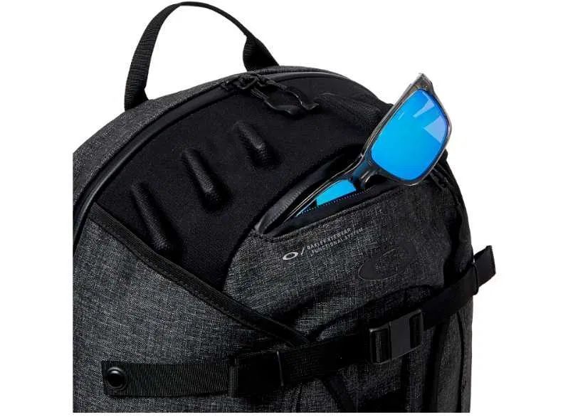Рюкзак Oakley Aero Pack Blackout 26L Сірий 001641 фото