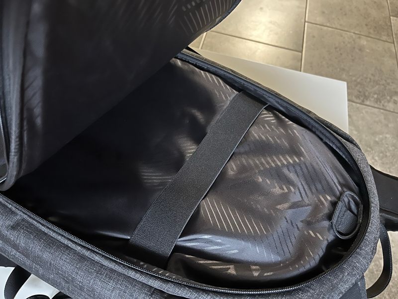 Рюкзак Oakley Aero Pack Blackout 26L Сірий 001641 фото